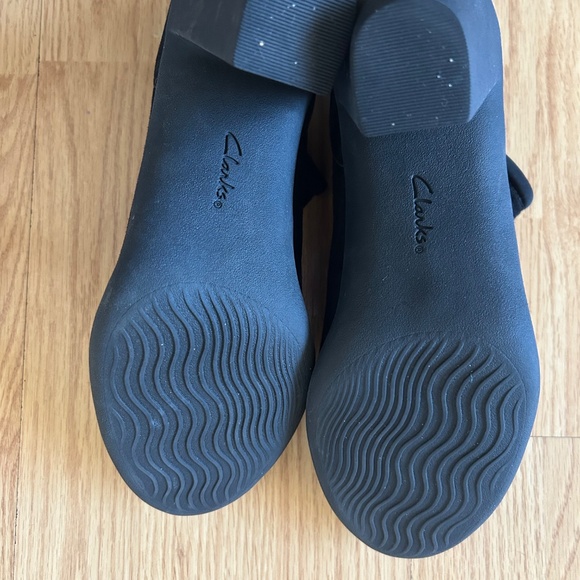 Clark’s Artisan Suede Slip-on Gore Adya Bella Ankle Boot - Picture 3 of 3